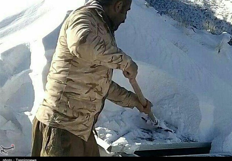 محاصره یک ماهه روستائیان الیگودرز در برف (+عکس)