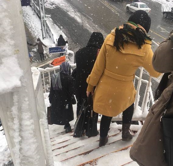 وضعیت نامناسب پل&zwnj;های عابر پیاده تهران (عکس)