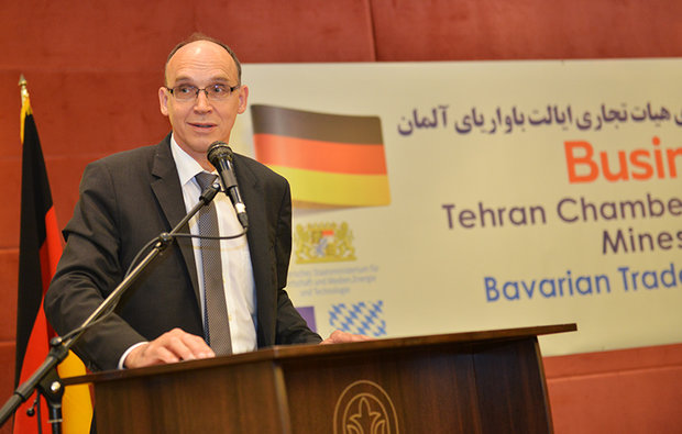 افتتاح شعب دو بانک ایرانی در آلمان / خودروهای آلمانی به ایران می آیند