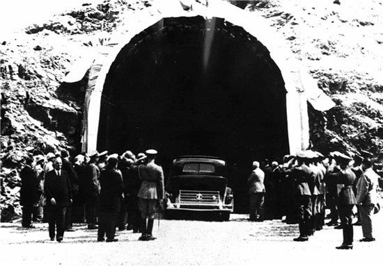 تونل کندوان 79 ساله شد (+عکس)
