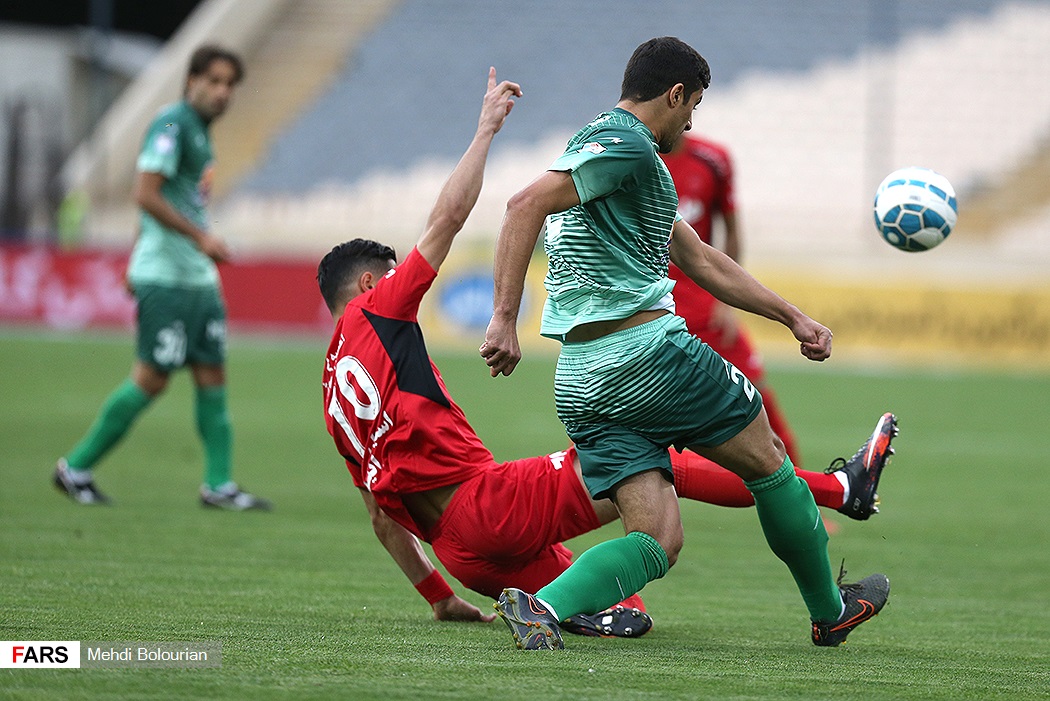ذوب آهن 3 - 3 پرسپولیس / بازگشت قرمزها با دو گل طارمی(+عکس)