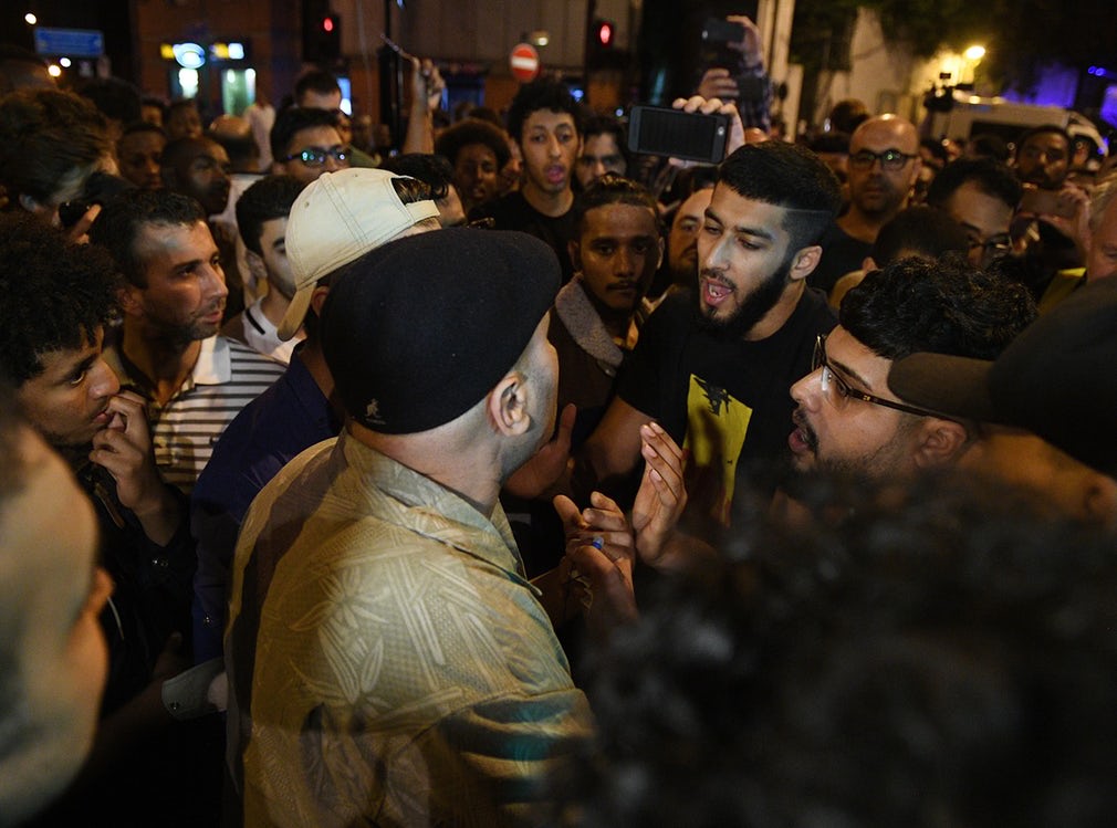 حمله خودرویی به جمعیت مسلمانان در لندن (+عکس)