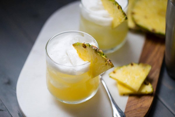 آب آناناس برای مقابله با سرفه