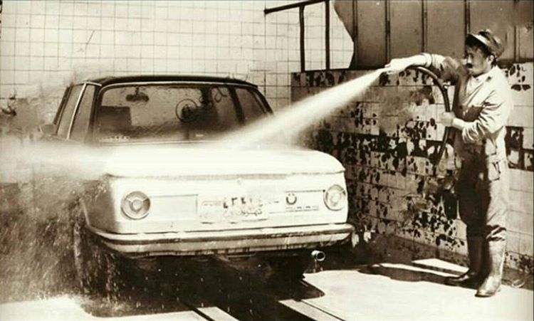 تصويري از يک كارواش در دهه 50