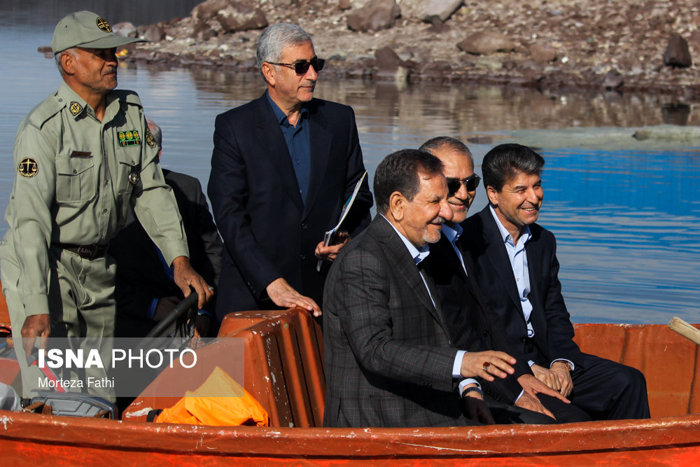 بازدید جهانگیری از دریاچه ارومیه (+عکس)