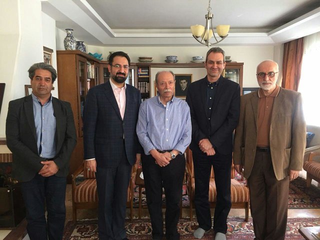 دیدار نوروزی معاون هنری وزارت ارشاد با علی نصیریان (+عکس)