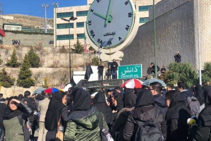 تجمع دوباره دانشجویان علوم تحقیقات (+عکس)