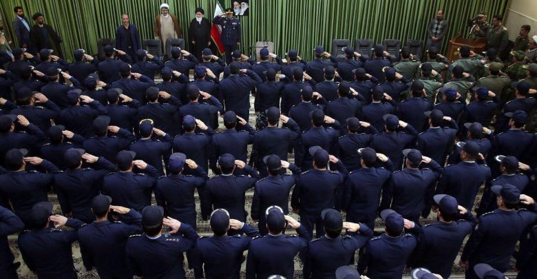 انتقاد زائری از ادای احترام معنی دار همافران به امام جمعه مشهد