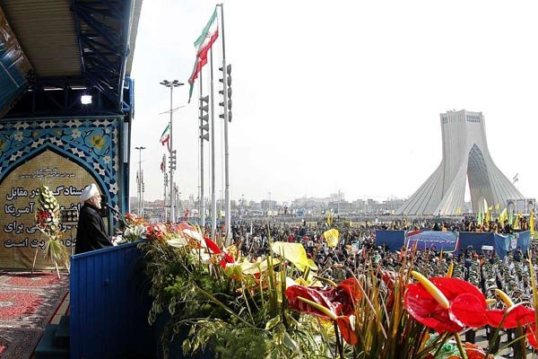 روحانی: ما رژیم گذشته نیستیم که می‌گفت در مملکت یک حزب وجود دارد و آن هم رستاخیز است و هر کسی که نمی‌خواهد پاسپورتش را بگیرد و برود