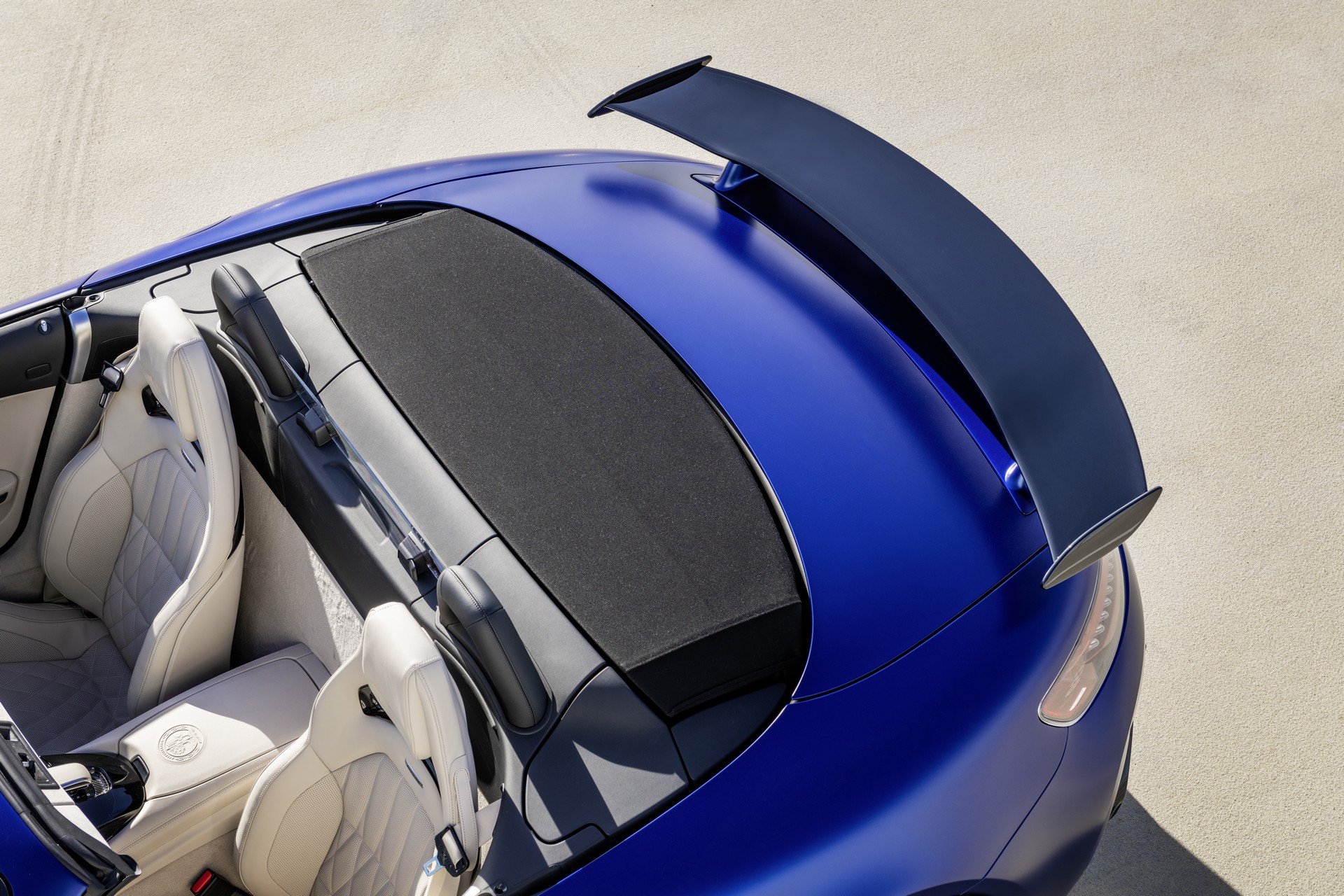 رودستر GT R  بنز با بیشینه  سرعت 317 کیلومتر/ 750 دستگاه از این خودرو ساخته می‌شود