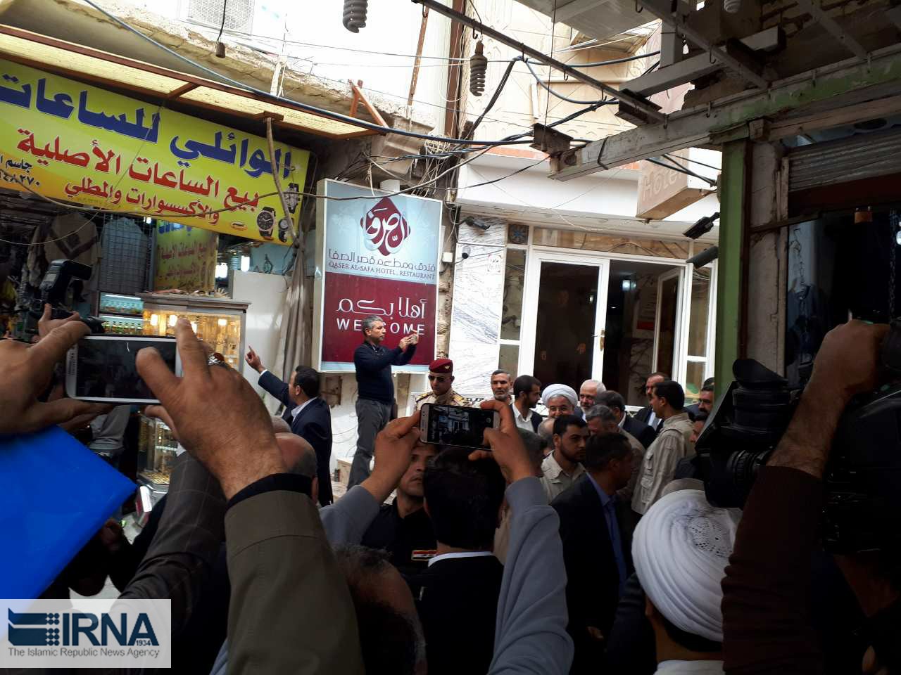 لحظه خروج روحانی از بیت آیت الله سیستانی