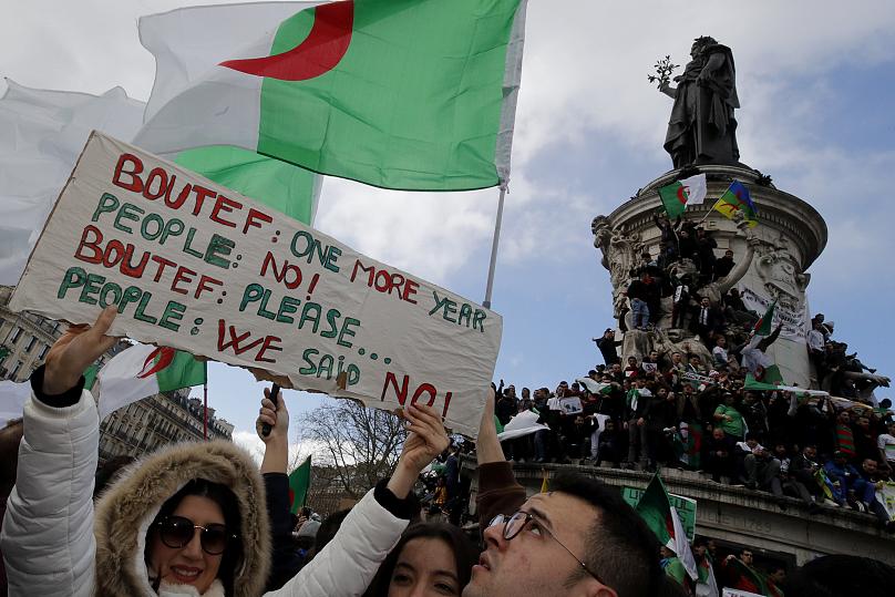 راهپیمایی الجزایری&zwnj;های مقیم فرانسه علیه بوتفلیقه