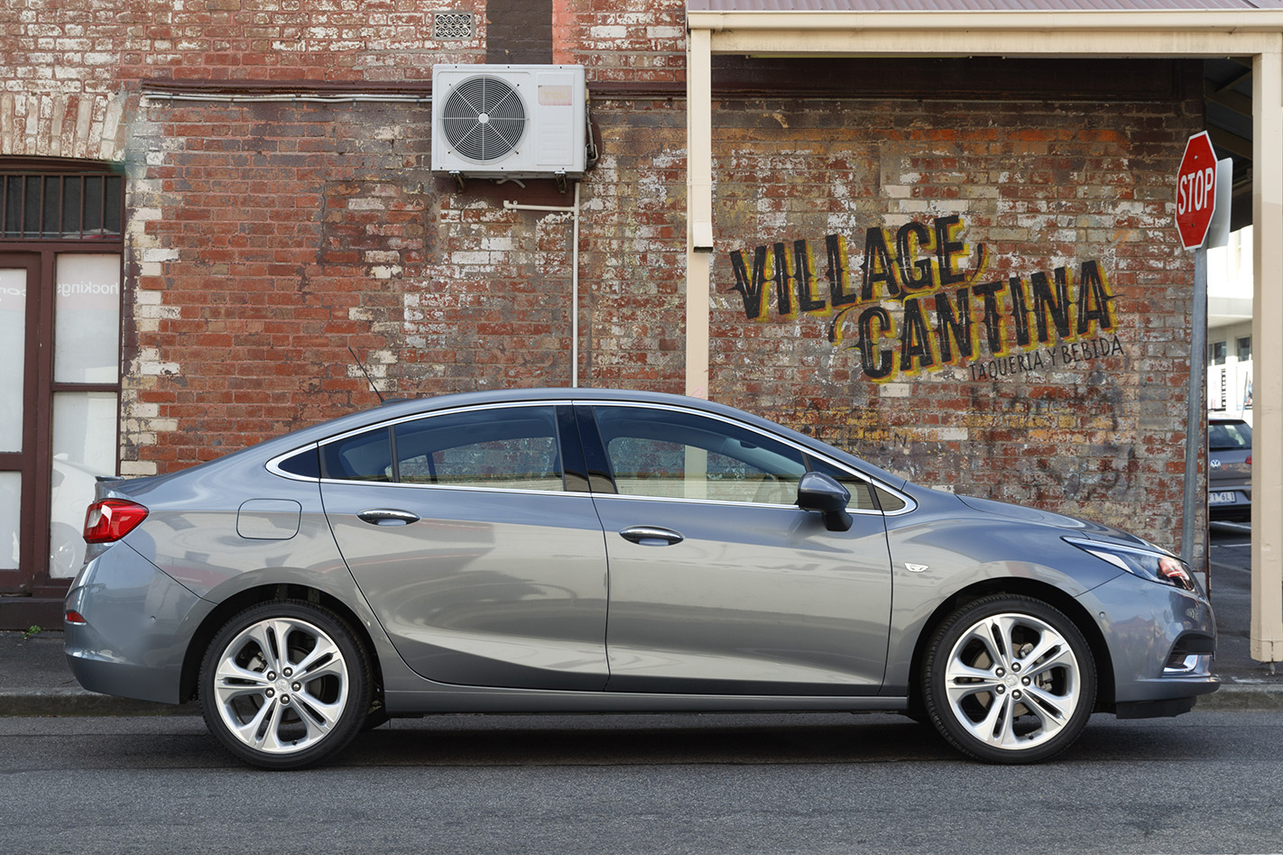 اپل آسترا سدان؛ خودرویی برای تمام اقشار