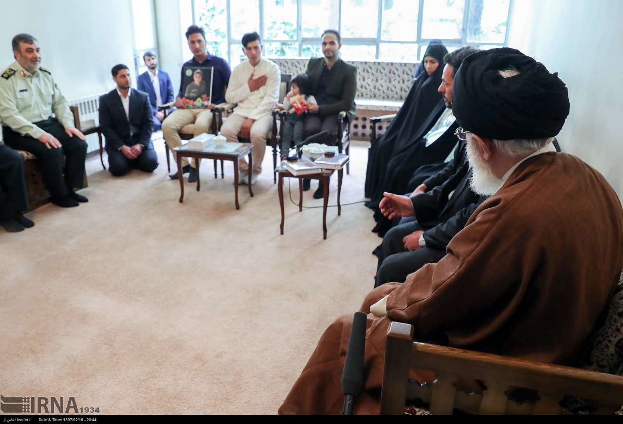 دیدار خانواده&zwnj;های 2 شهید با رهبری
