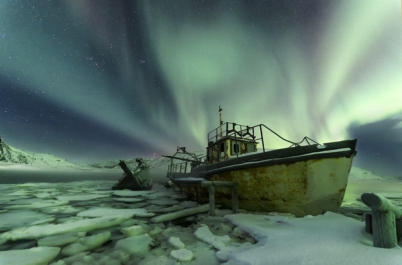 کشتی متروکه اسرارآمیز (عکس)