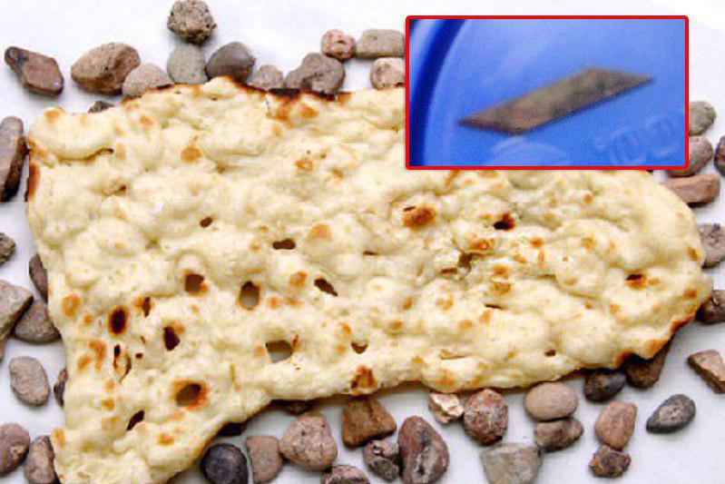 جسم خارجی عجیب در نان سنگک (عکس)