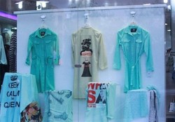 اتحادیه پوشاک قم: ممنوعیت فروش لباس‌های مبتذل زنانه و شلوار جین پاره در قم