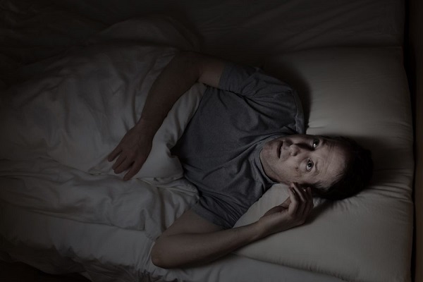 5 دلیل بیدار شدن از خواب در میانه‌های شب