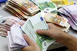 پرداخت ارز مسافرتی به یک بانک محدود شد/ اختلاف 1200 تومانی با بازار
