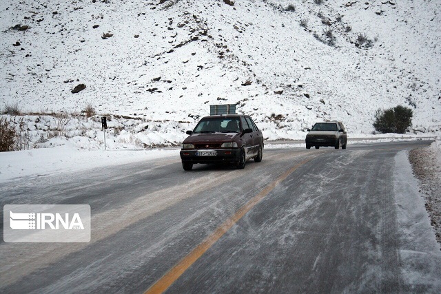 بارش برف و باران در جاده&zwnj;های ۱۴ استان کشور