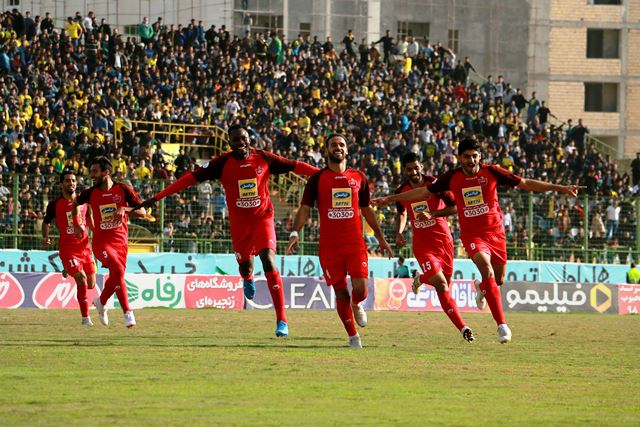 «نفتسوزی» قرمز و آبی احمد نوراللهی