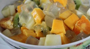 طرز تهیه سالاد میوه و آلوئه ورا