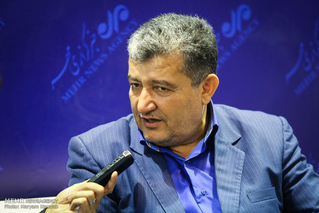 نماینده همدان: دولت مصوبه افزایش حقوق کارمندان را اجرا نمی کند