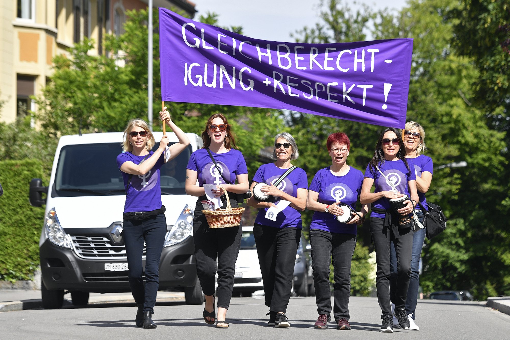 درخواست زنان بنفش سوئیس از دولت: پرداخت عادلانه، برابری بیشتر
