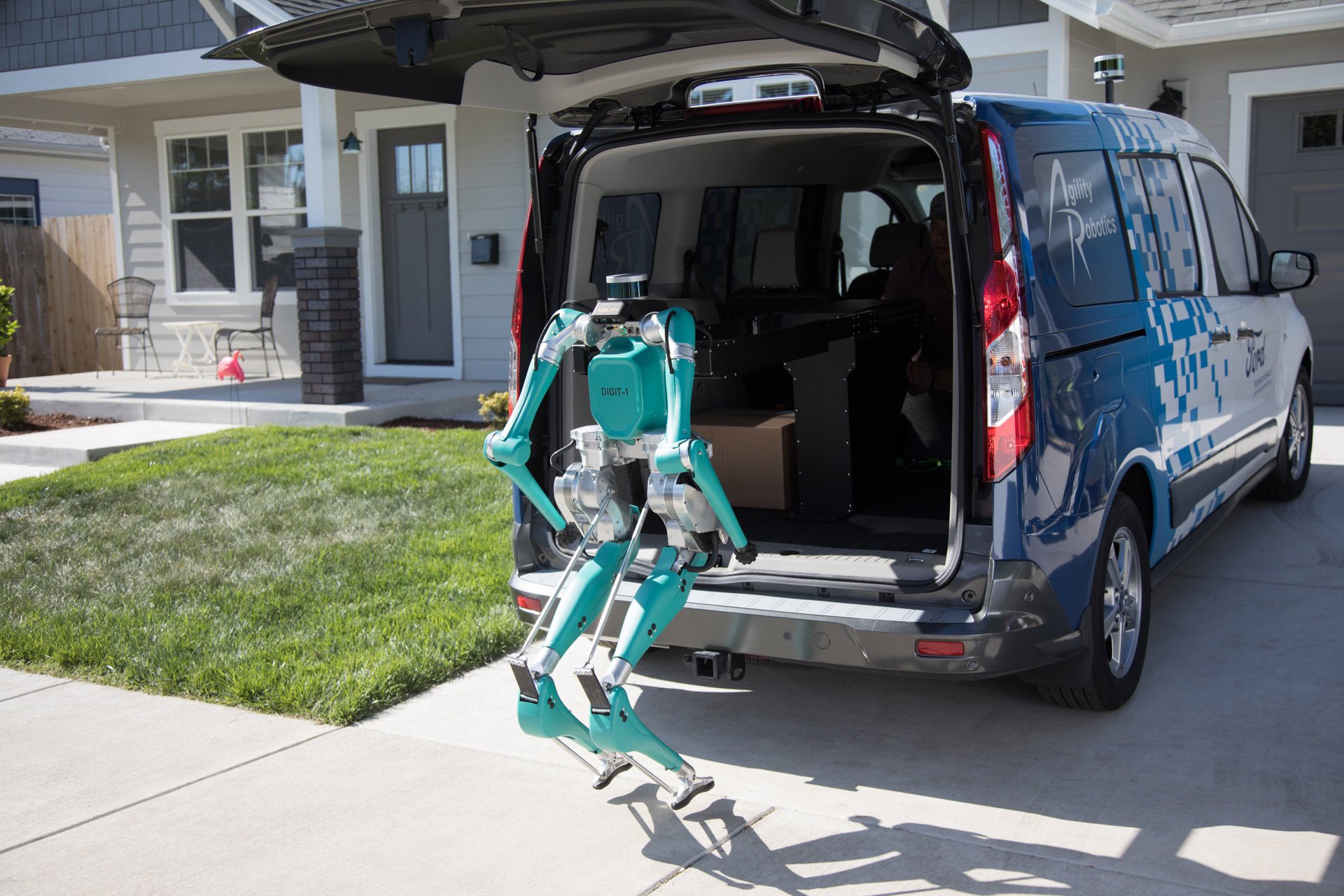 روبات دو پای فورد برای حمل و نقل پستی