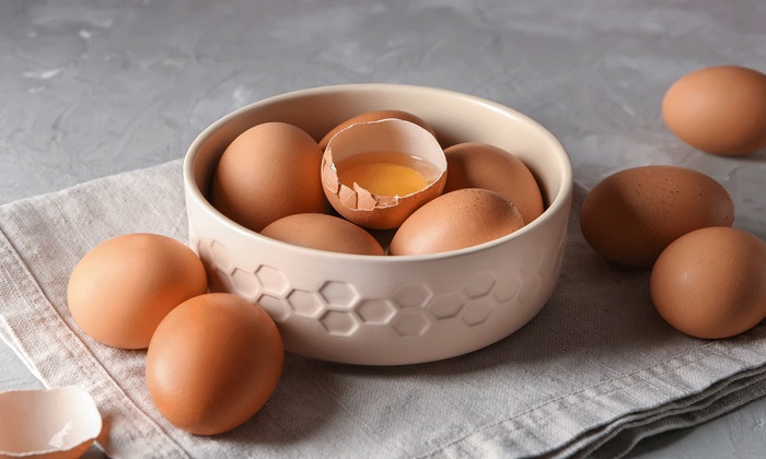خطراتی که مصرف تخم مرغ خام دارد