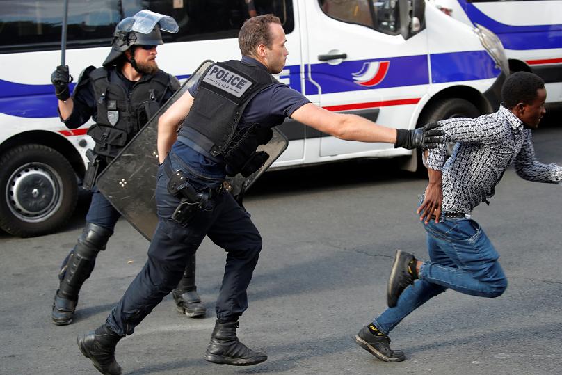 خشونت در پاریس؛ جلیقه&zwnj;سیاه&zwnj;ها&zwnj; پانتئون را اشغال کردند (+عکس)