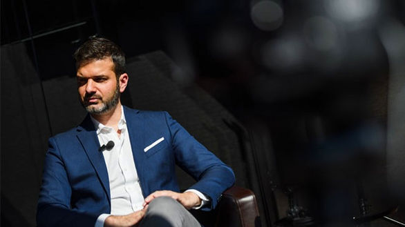 تکذیب توقف استراماچونی در فرودگاه