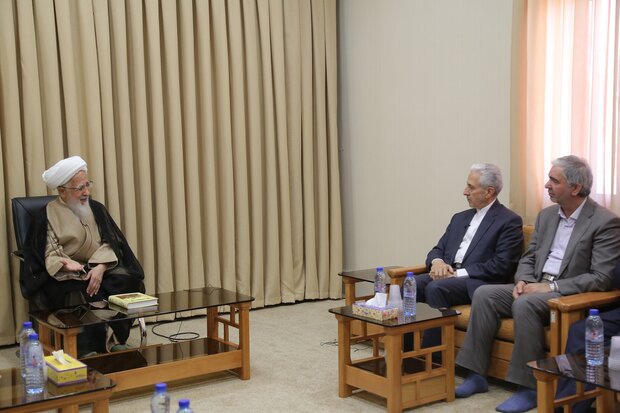 آیت الله جوادی آملی: حرف اول دانشگاه را باید دانش بزند