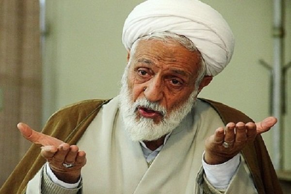 امام جمعه اصفهان: فکر می&zwnj;کنند هرکسی تندروتر باشد انقلابی&zwnj;تر است
