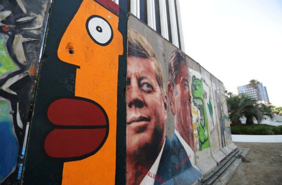 سوغاتی برلین: یک قطعه از دیوار/ 30 سال پس از سقوط