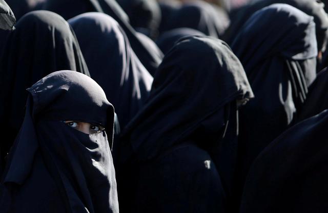 وضعیت ناگوار زنان داعش در کمپ/ وکلای هلند: زندانیان کشور را بازگردانید/ دولت: خطرناک است