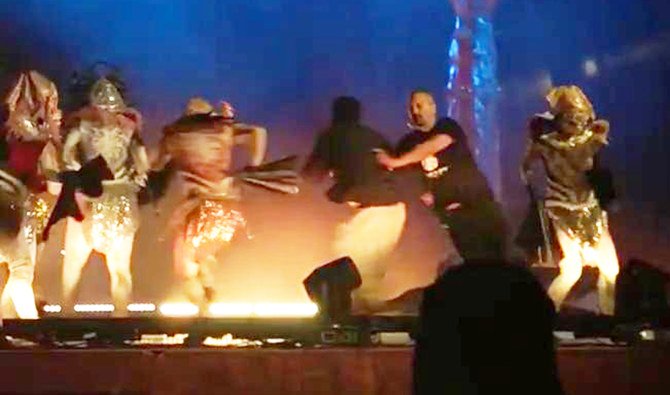 حمله با چاقو به تئاتري در شهر رياض عربستان سعودي (+عكس)