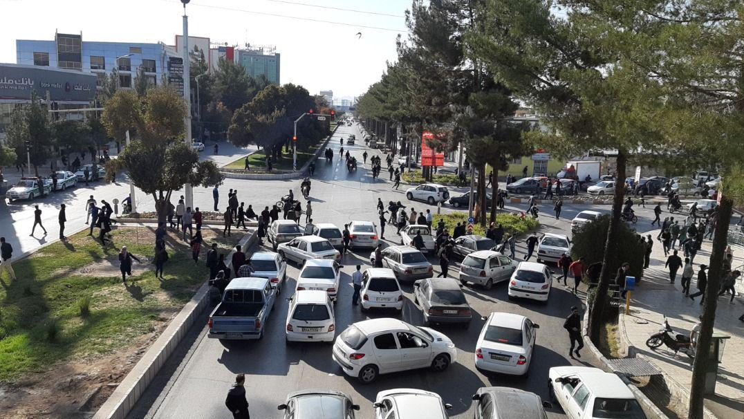 روایت خبرگزاری فارس از اعتراضات بنزینی شنبه (+عکس)