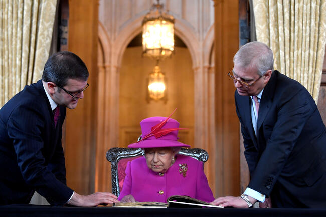 پسر کوچک ملکه بریتانیا از وظایف سلطنتی استعفا کرد