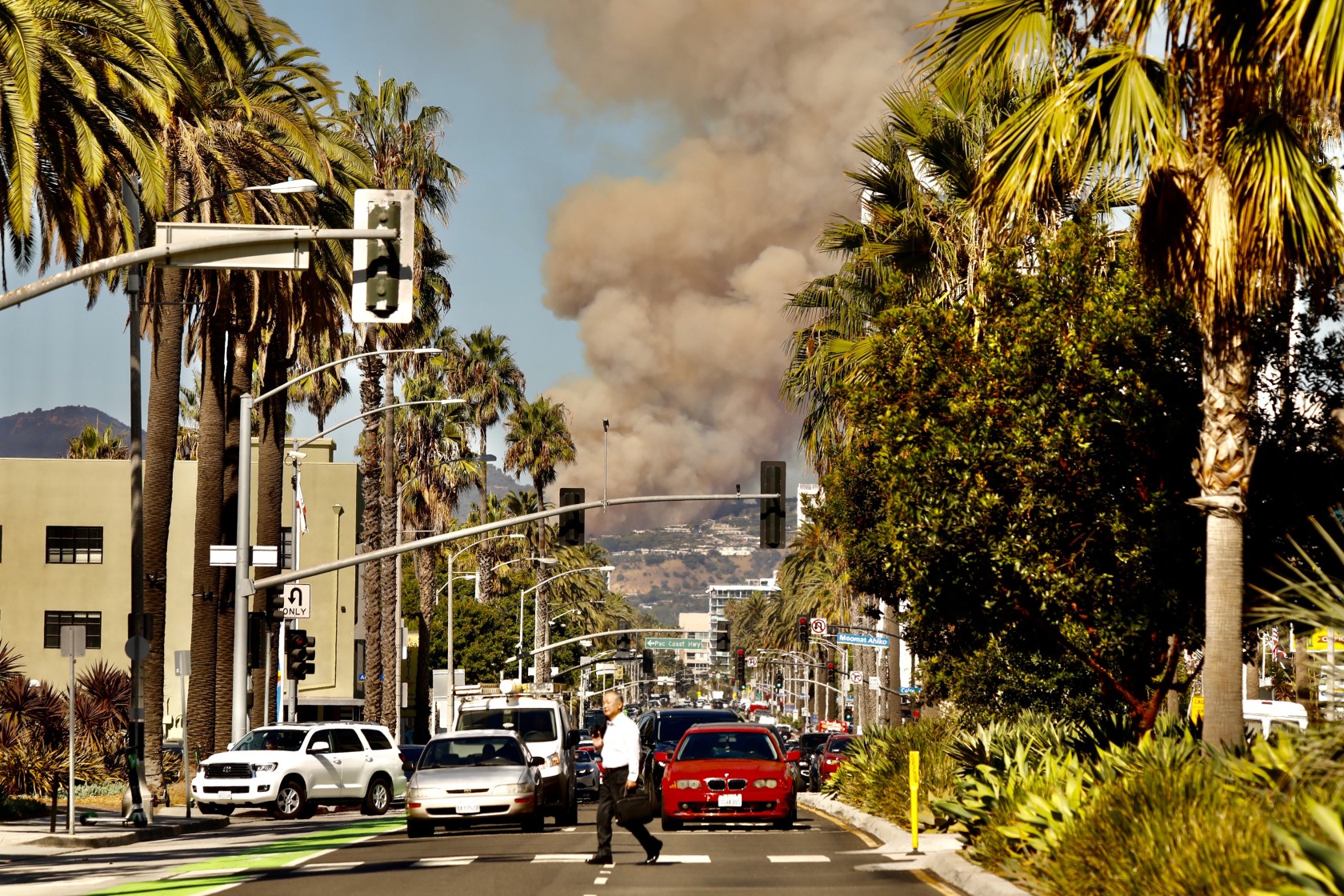 آتش‌سوزی کالیفرنیا: هزاران نفر آواره، یک میلیون نفر در خاموشی
