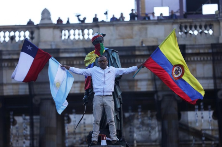 اعتراضات رقصان کلمبیا (+عکس)/ تجمع 40 هزار نفری در مرکز پایتخت