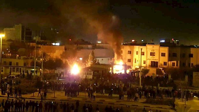 راغفر اقتصاددان: پرداخت يارانه ريختن سم به حلقوم مردم است/ ادامه سیاست&zwnj;های نئولیبرالی به انفجارهای بزرگ اجتماعی می&zwnj;انجامد