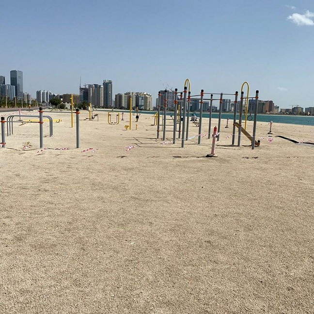 ساحل دبی خالی از افراد بعد از قرنطینه به دلیل کرونا