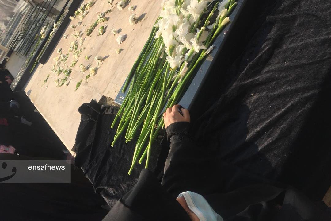 سنگ قبر کشته‌شدگان هواپیمای اوکراینی در امامزاده صالح 