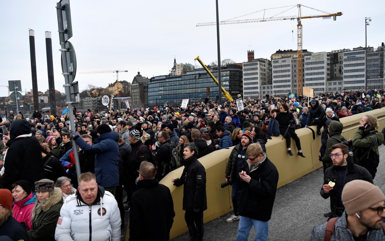 تظاهرات سوئد علیه محدودیت‌های کرونا
