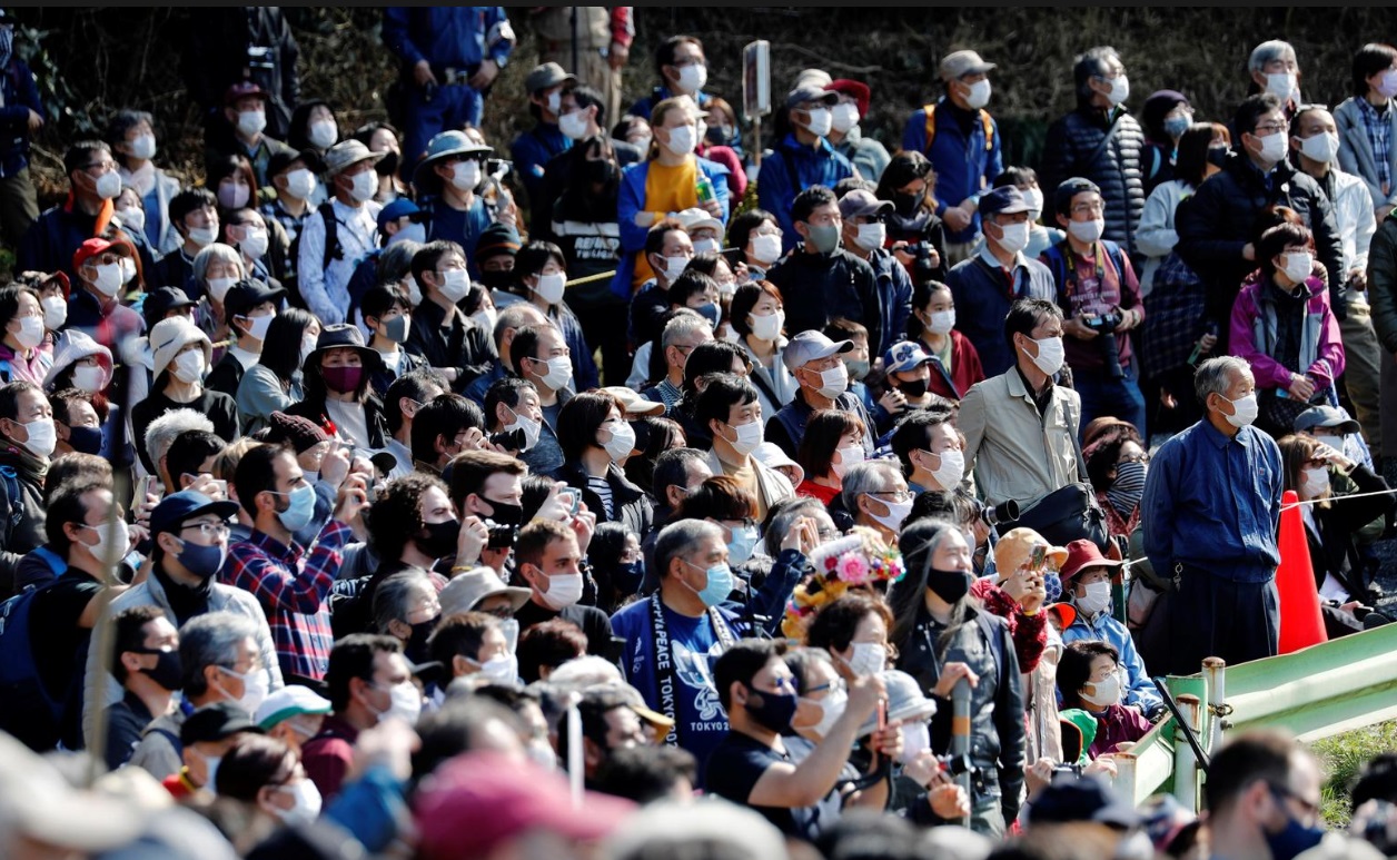 تماشاچیان فستیوال مذهبی بودائیان ژاپن