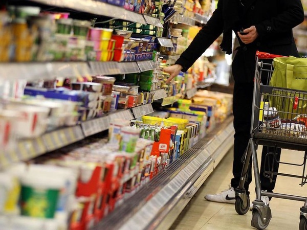 کاهش ۳۵ درصدی تقاضای مواد غذایی/ خبری از جنب‌وجوش عید در خریدهای مردم نیست