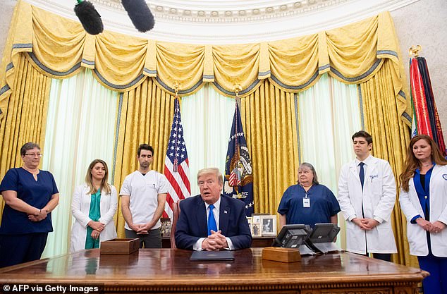 جروبحث ترامپ با پرستاران آمریکایی: کمبود ماسک نداریم؛ اینها خبرهای جعلی است