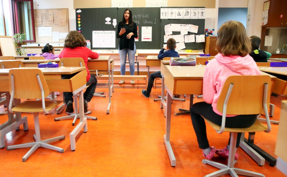 فاصله گذاری اجتماعی در مدرسه سوئیس پس از کرونا
