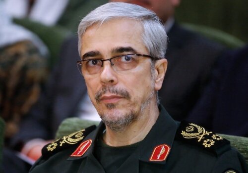 رییس ستادکل نیروهای مسلح پرتاب موفقیت&zwnj;آمیز ماهواره نظامی &laquo;نور ۱&raquo; را به فرمانده سپاه تبریک گفت